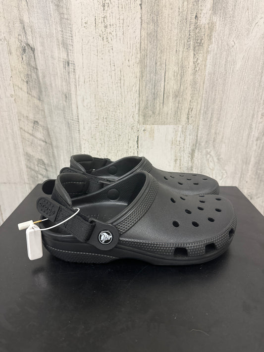 Shoes Flats By Crocs  Size: 6