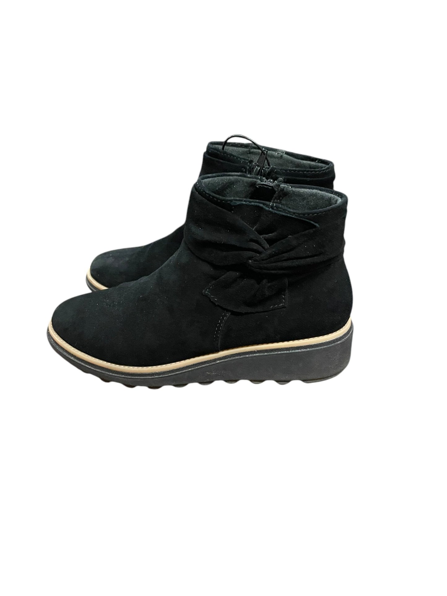 Boots Ankle Flats By Clarks Size: 6.5