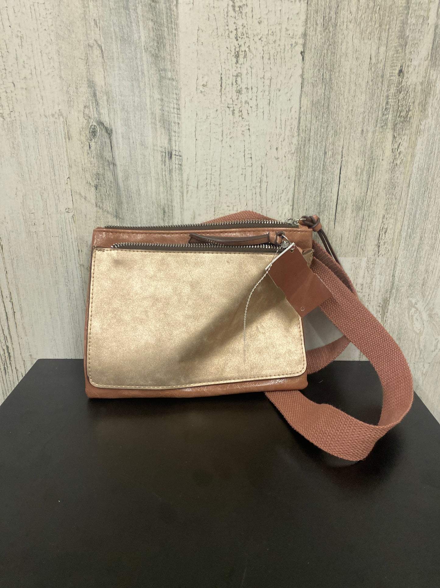 Crossbody By Clothes Mentor  Size: Medium