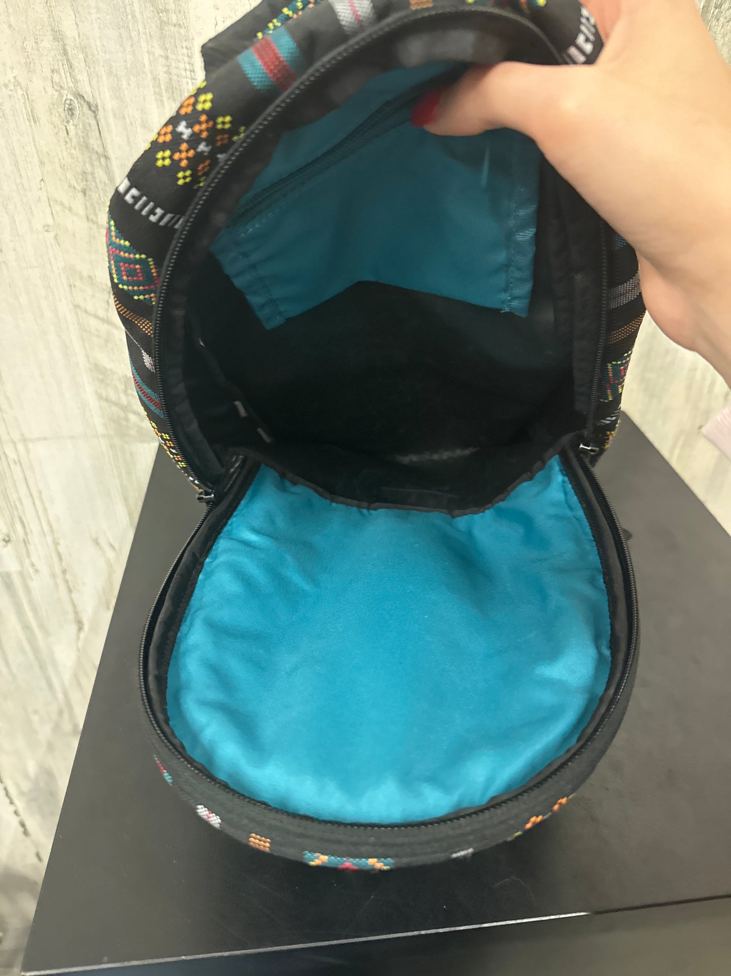 Backpack Clothes Mentor, Size Medium