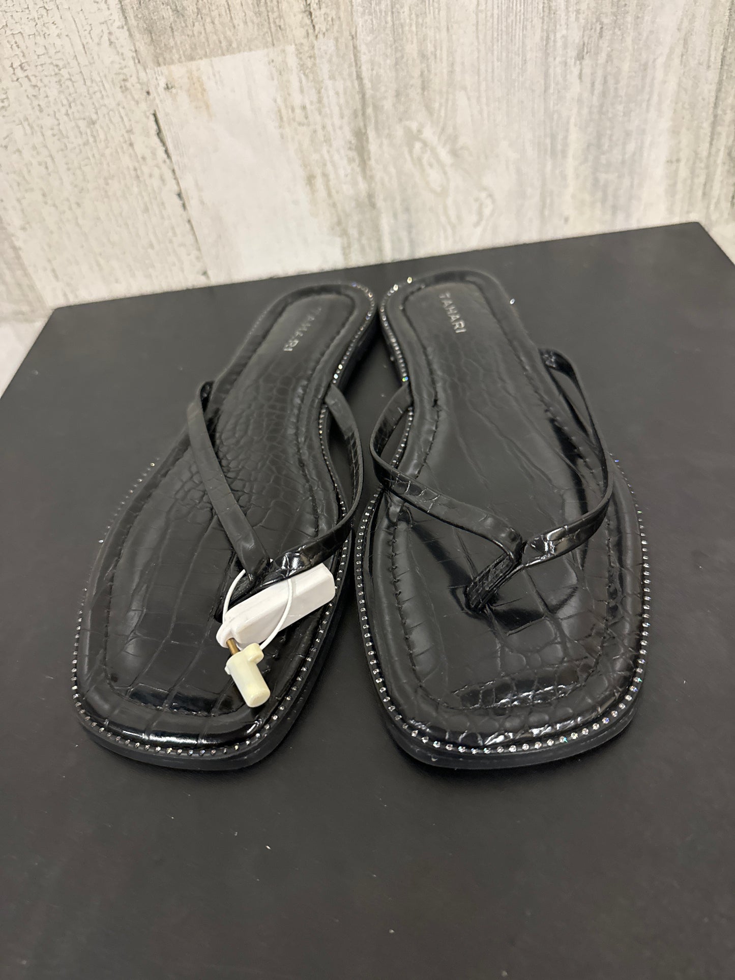 Black Sandals Flats Tahari By Arthur Levine, Size 8.5