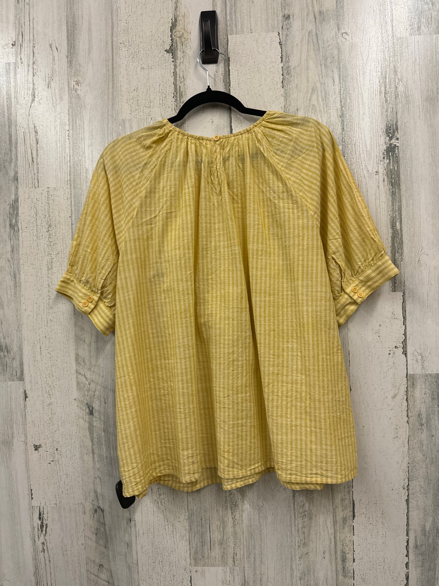 Top Short Sleeve By Terra & Sky  Size: Xl