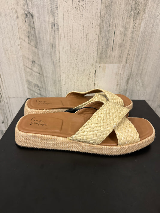 Tan Sandals Flats Crown Vintage, Size 11