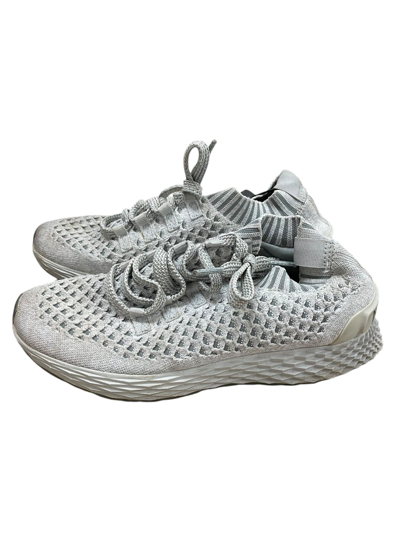 Shoes Athletic By Cmc In Grey, Size: 7.5