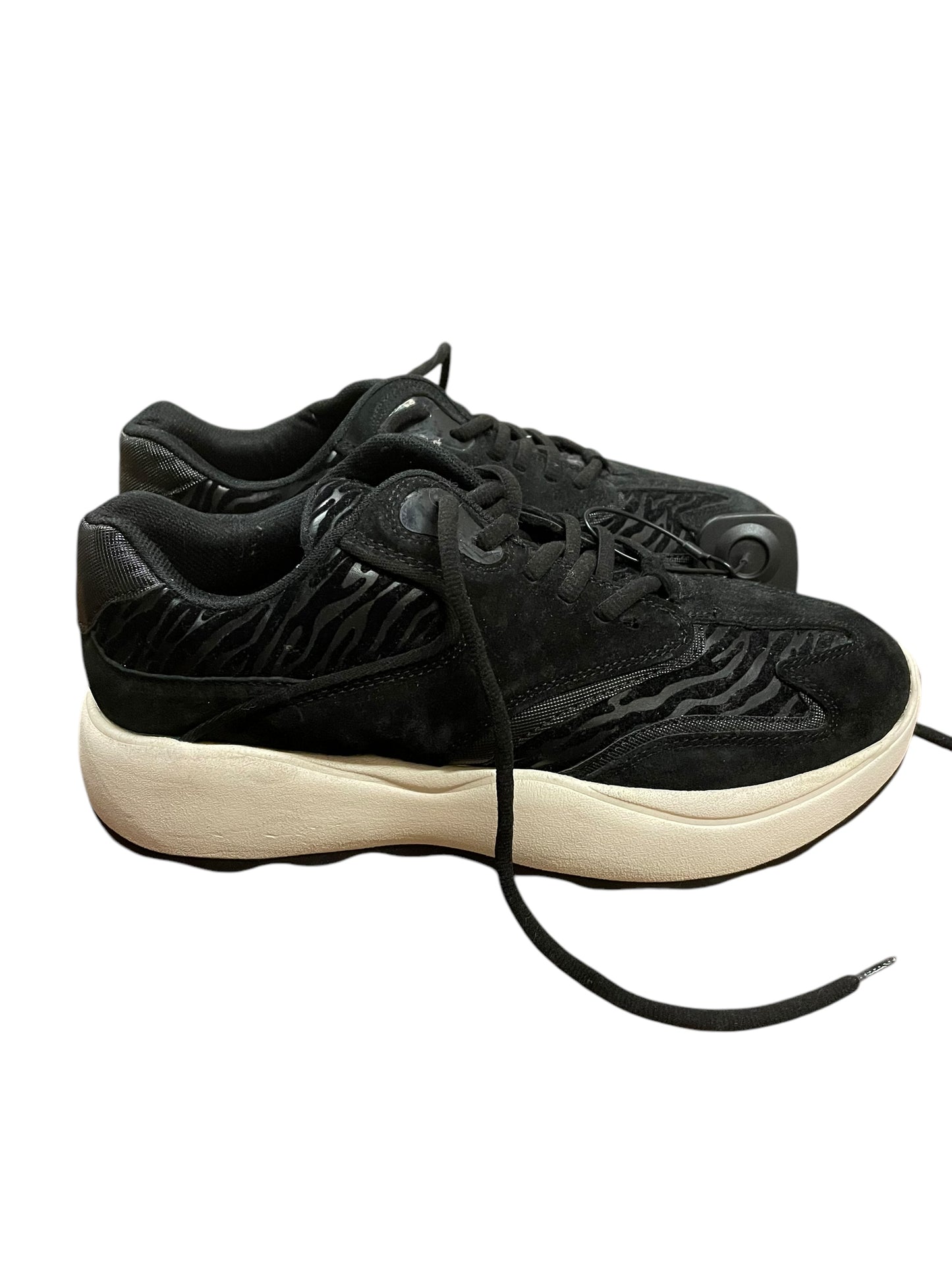 Shoes Athletic By Zara In Black, Size: 10.5