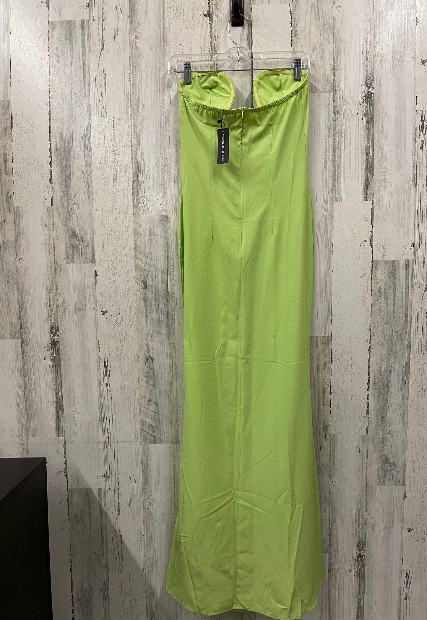 Dress Casual Maxi By Pretty Little Thing In Green, Size: Xs