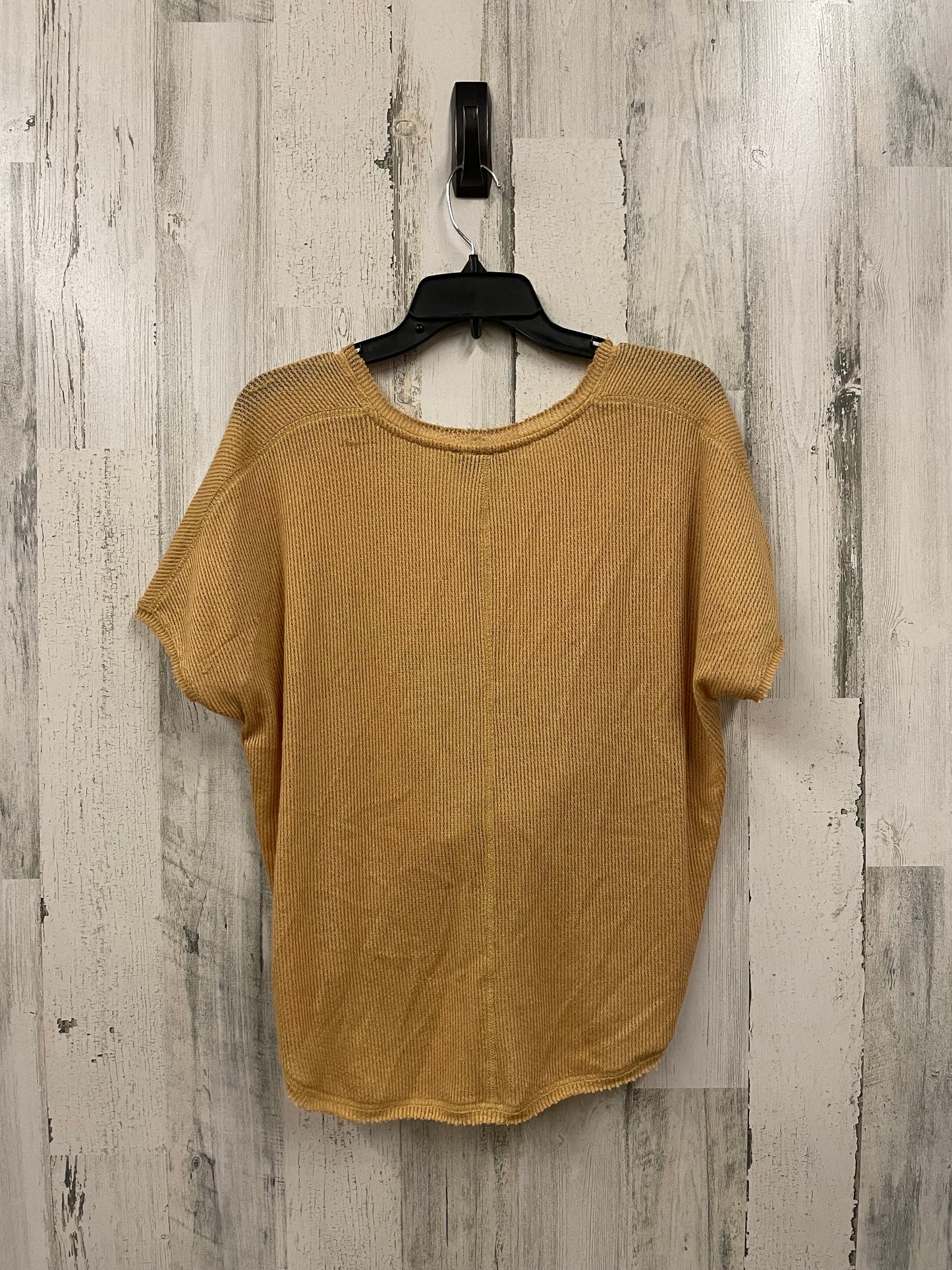 Top Short Sleeve By Urban Outfitters In Yellow, Size: Xs