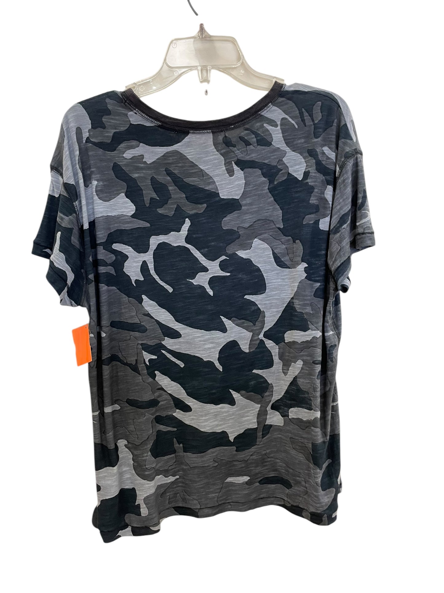 Top Short Sleeve By We The Free In Camouflage Print, Size: S