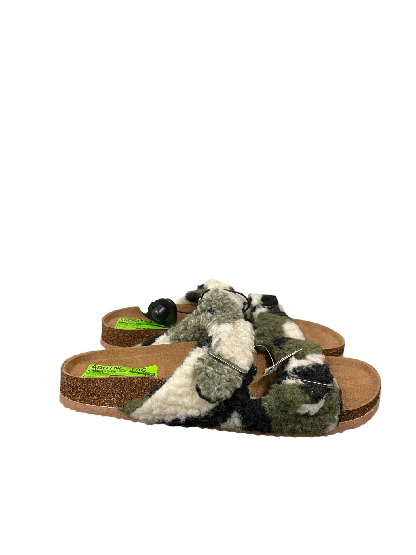 Sandals Flats By Clothes Mentor In Camouflage Print, Size: 7