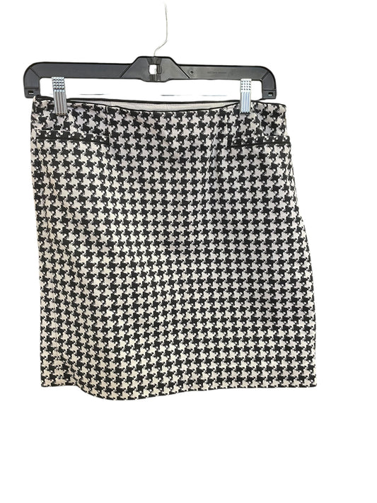 Skirt Mini & Short By White House Black Market In Black & White, Size: 2