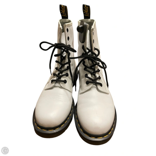 Boots Ankle Flats By Dr Martens In White, Size: 9