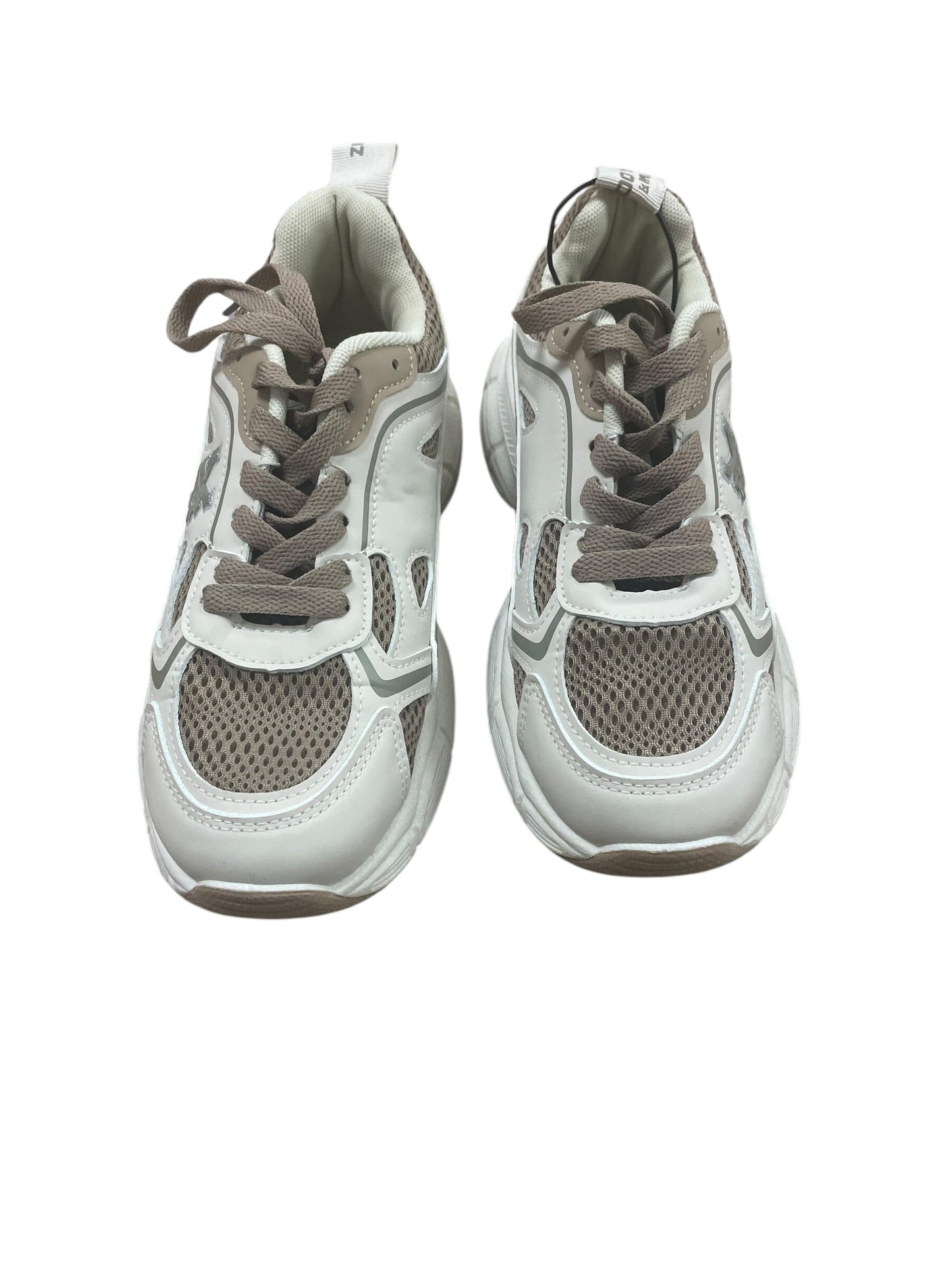 Shoes Sneakers By Clothes Mentor  Size: 8