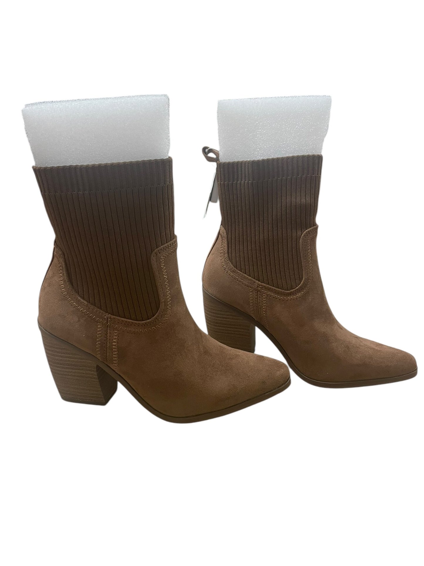 Boots Ankle Heels By Universal Thread  Size: 7.5